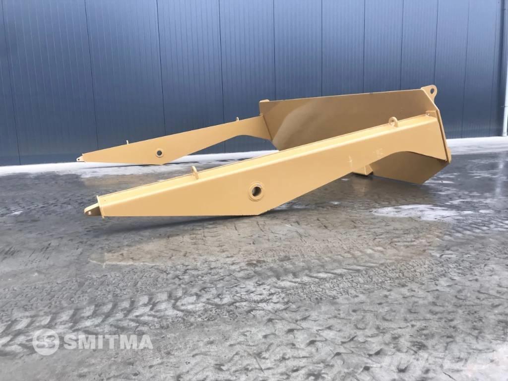 CAT 745 Galiniai žibintai