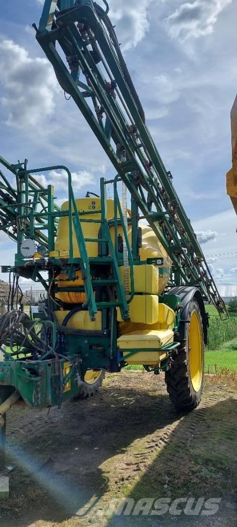 John Deere 840 i Prikabinami purkštuvai