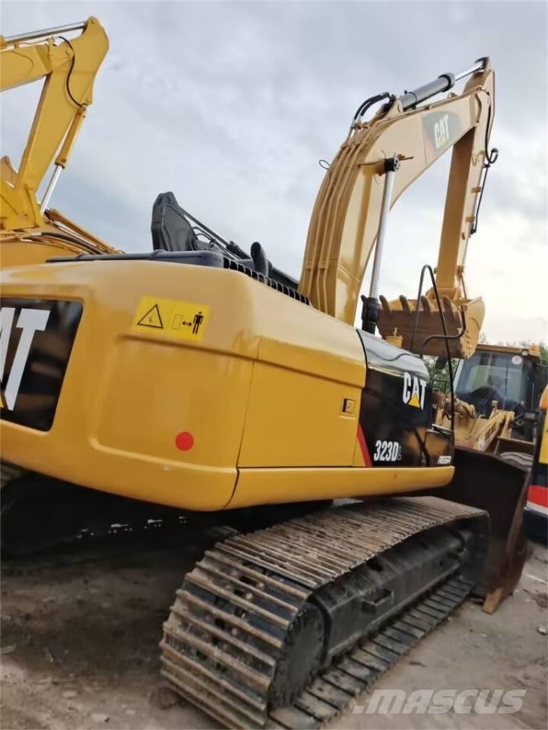 CAT 323 D Vikšriniai ekskavatoriai