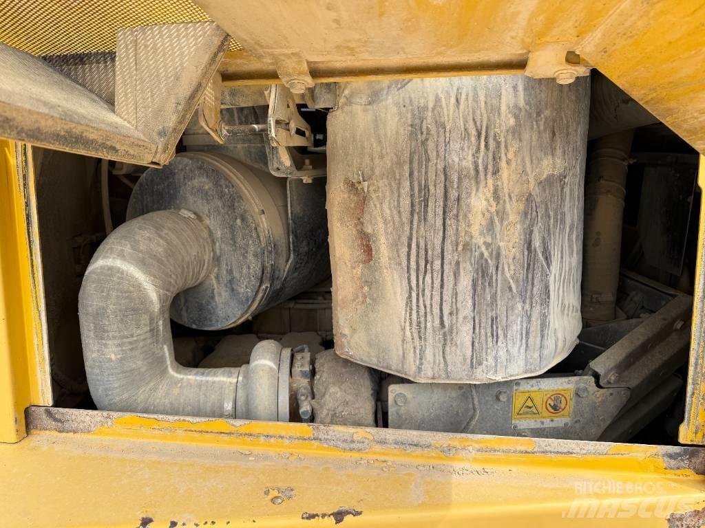 Komatsu D 155 AX-6 Vikšriniai buldozeriai