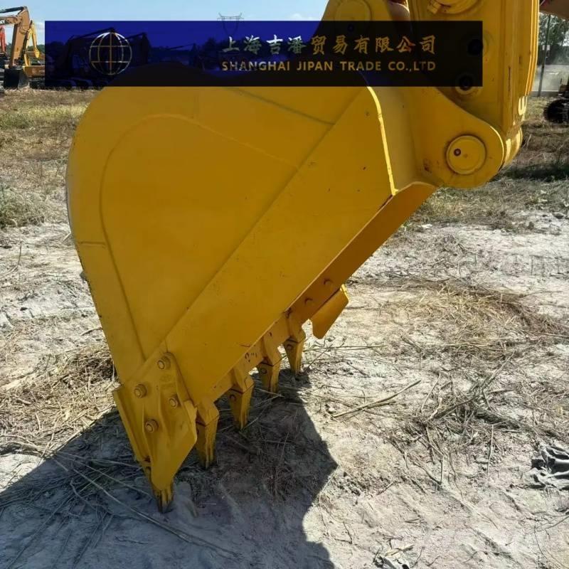 Komatsu PC 210 Vikšriniai ekskavatoriai