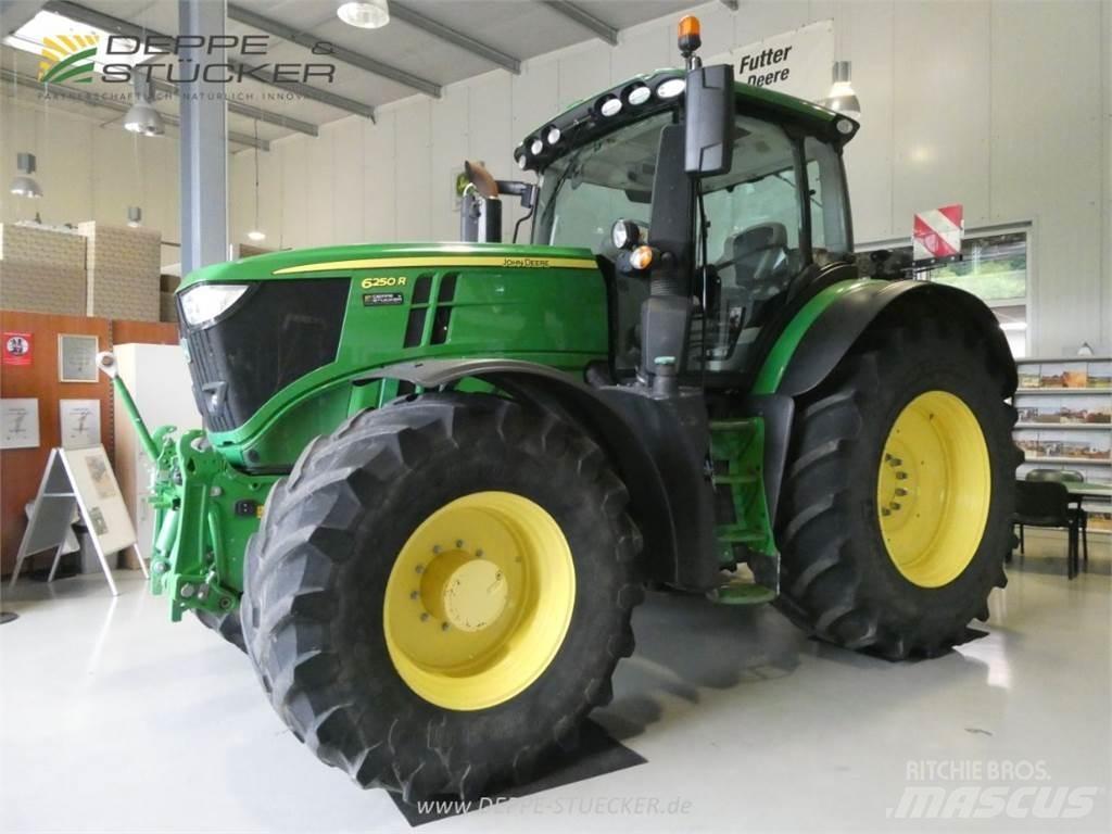 John Deere 6250R Traktoriai