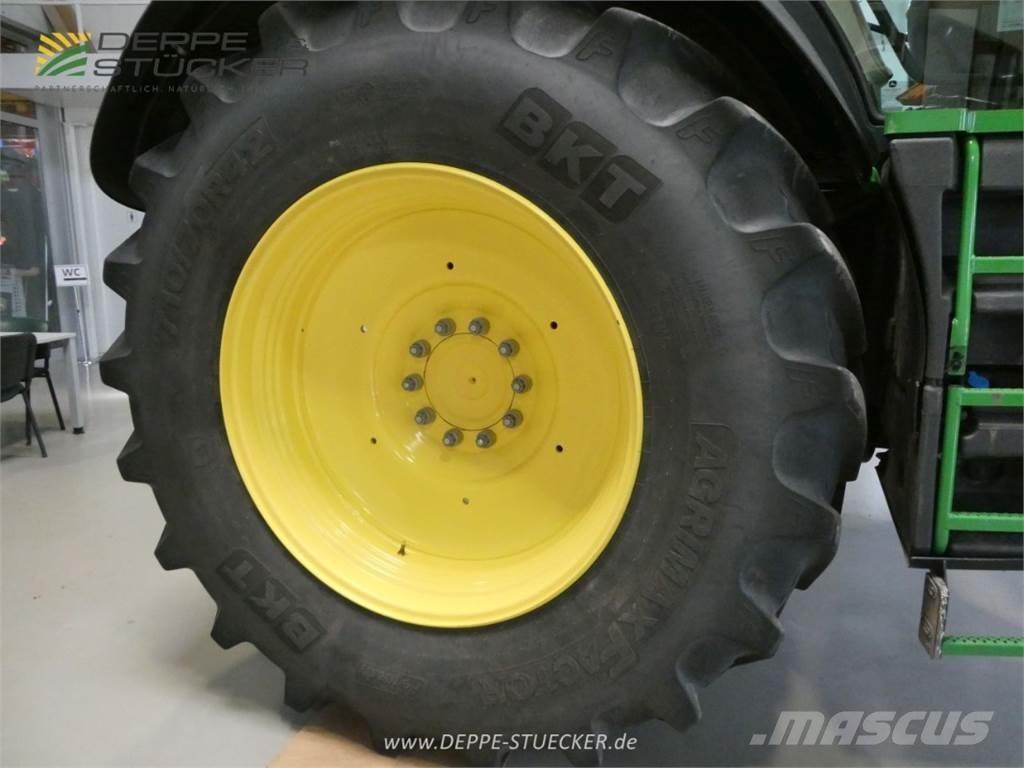 John Deere 6250R Traktoriai