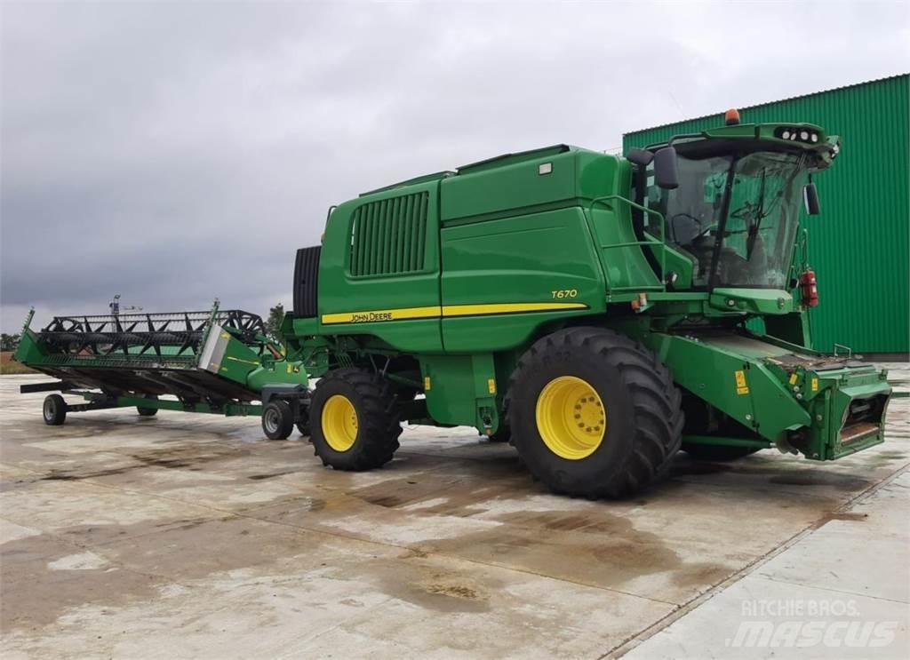 John Deere T670 Derliaus nuėmimo kombainai