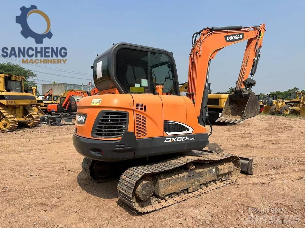Doosan DX 60 Vikšriniai ekskavatoriai