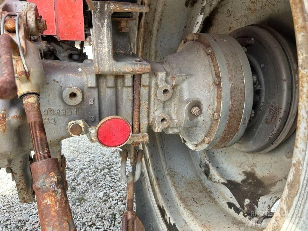 Massey Ferguson 590 Traktoriai
