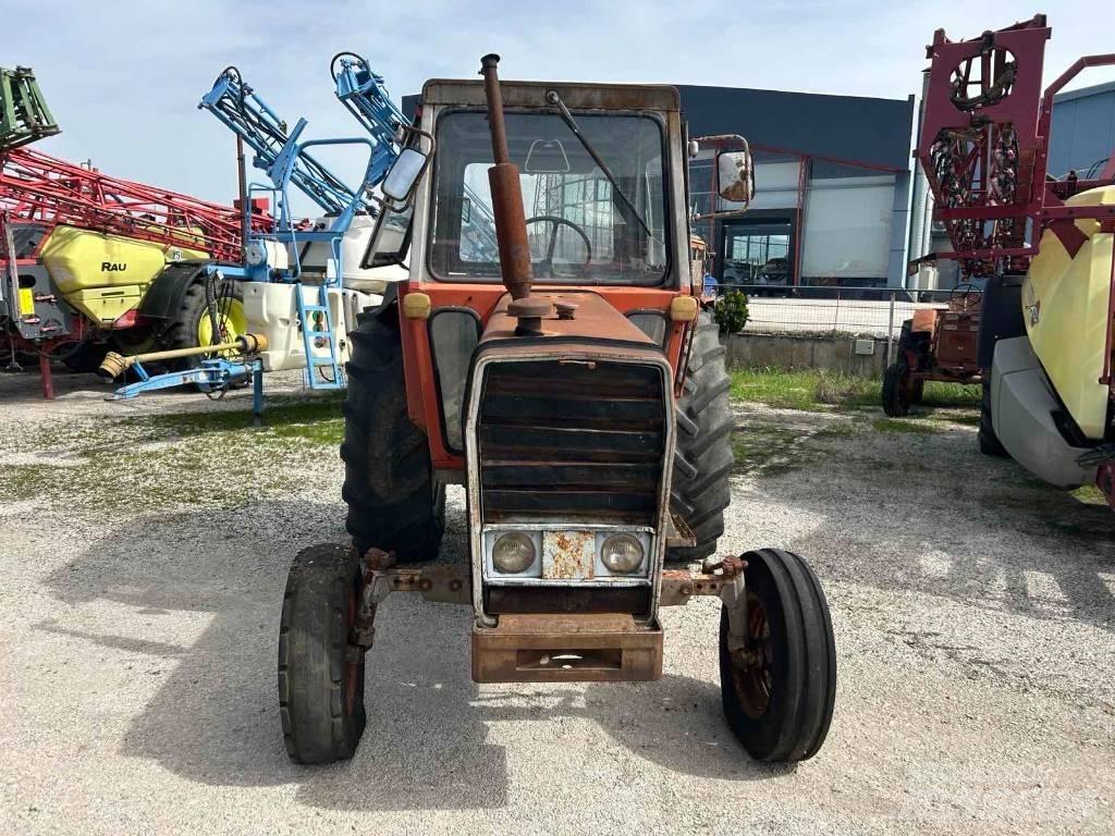 Massey Ferguson 590 Traktoriai