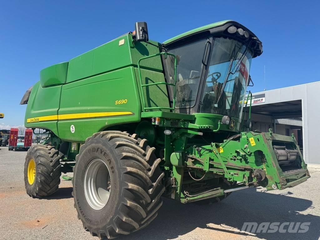 John Deere S 690 Derliaus nuėmimo kombainai