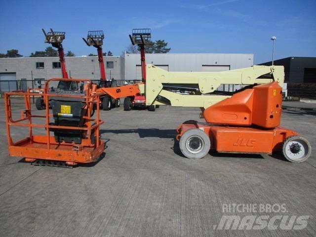 JLG E400 AJP (817) Kompaktiškas savaeigis strėlinis keltuvas