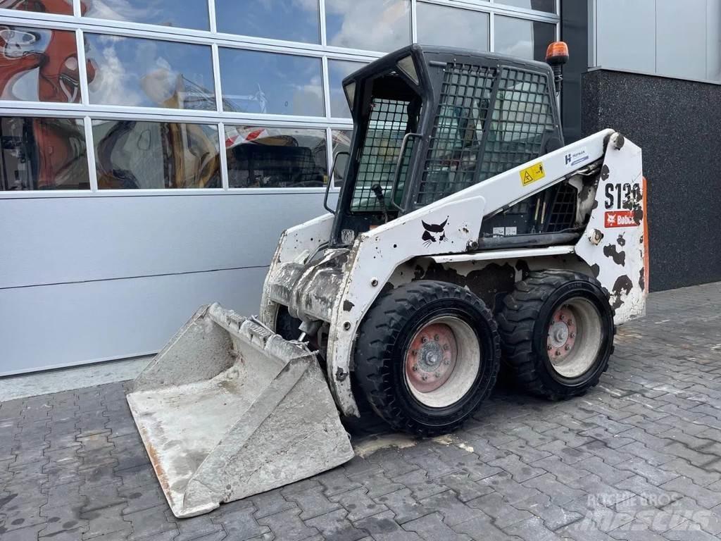 Bobcat S130 Krautuvai su šoniniu pasukimu