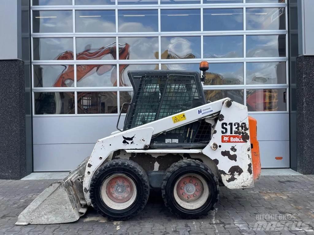 Bobcat S130 Krautuvai su šoniniu pasukimu
