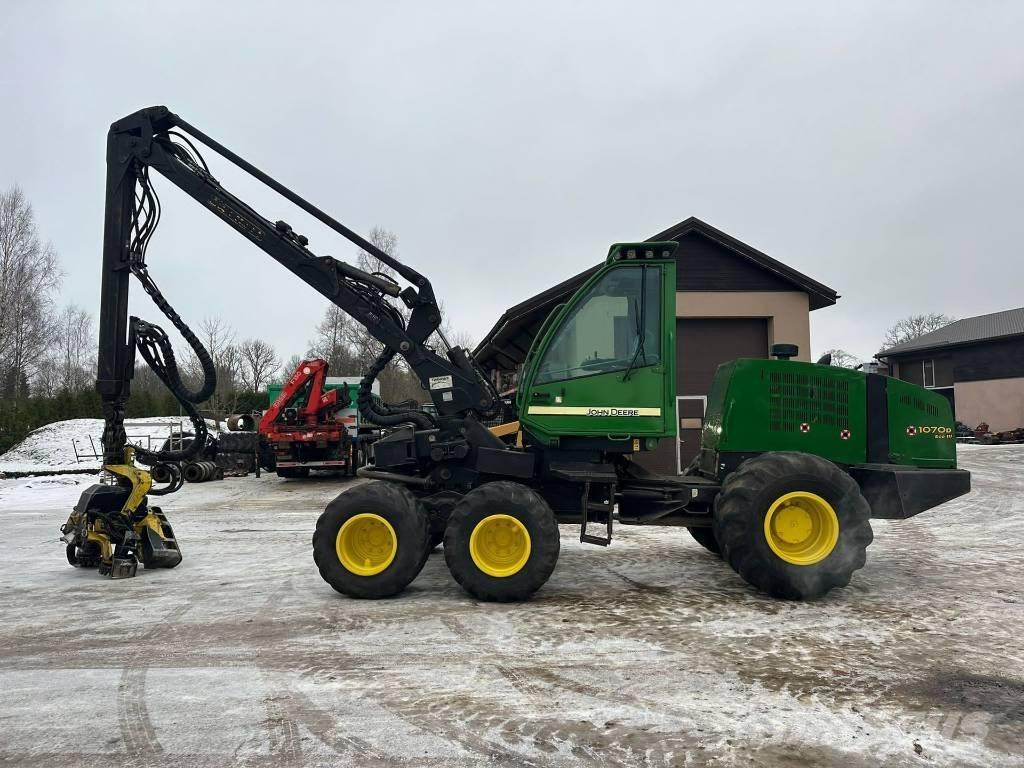 John Deere 1070 D Miško technika (Harvesteriai)