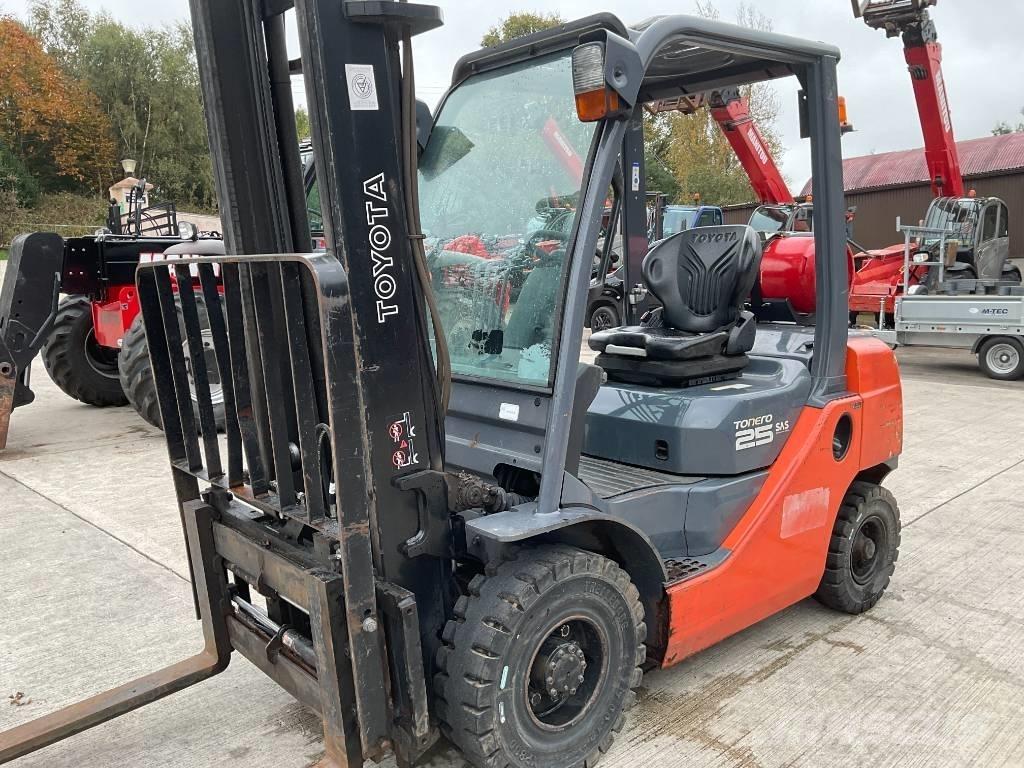 Toyota 02-8 FGF 25 LPG (dujiniai) krautuvai