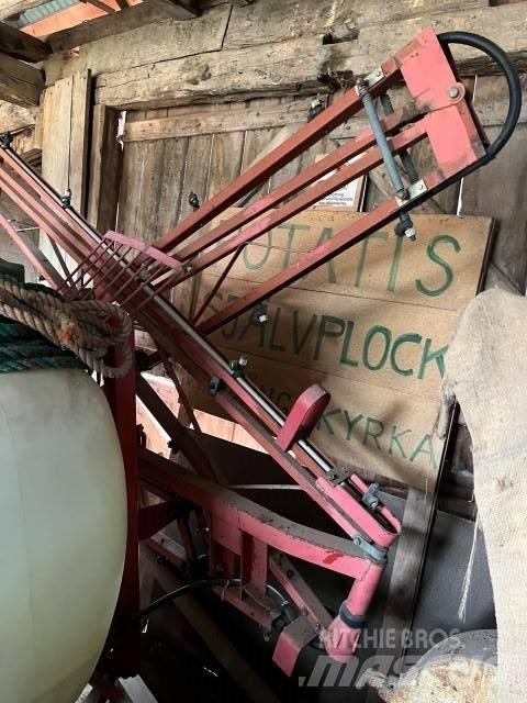 Hardi 600 Įmontuoti purkštuvai