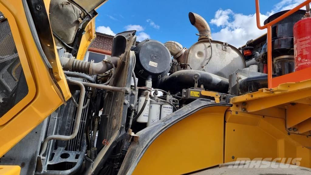 Volvo L 260 H Naudoti ratiniai krautuvai