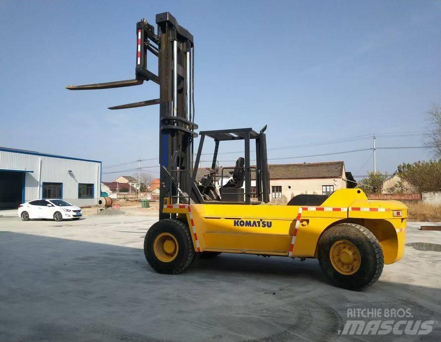 Komatsu FD200 Teleskopiniai krautuvai