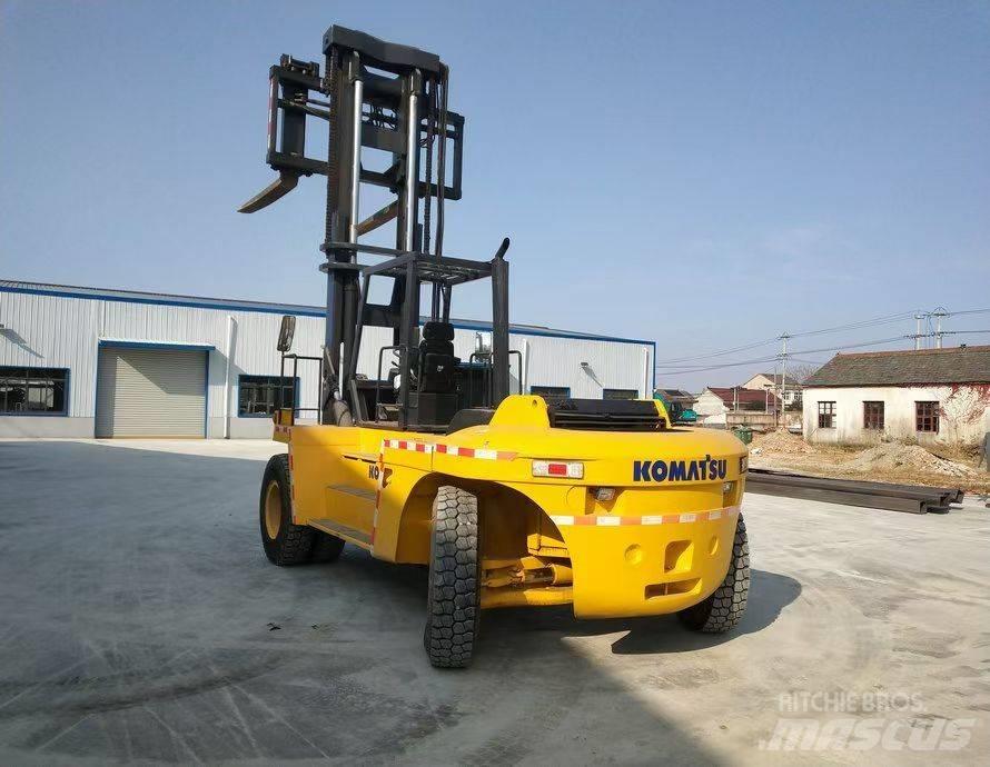 Komatsu FD200 Teleskopiniai krautuvai