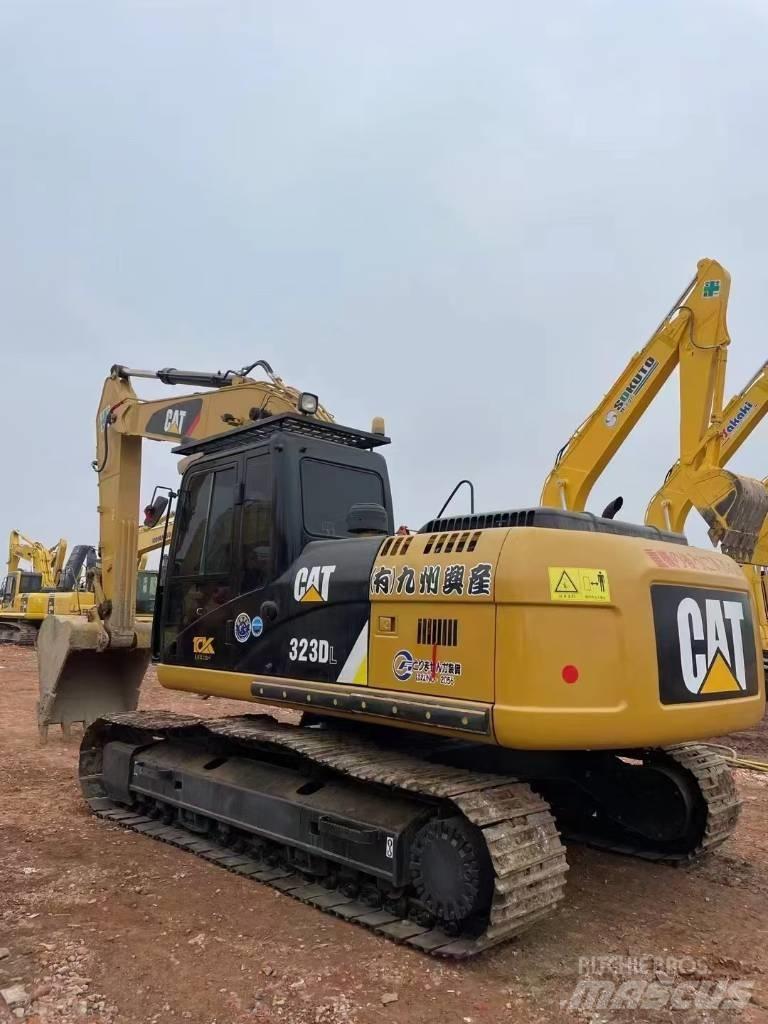 CAT 323 D L Vikšriniai ekskavatoriai