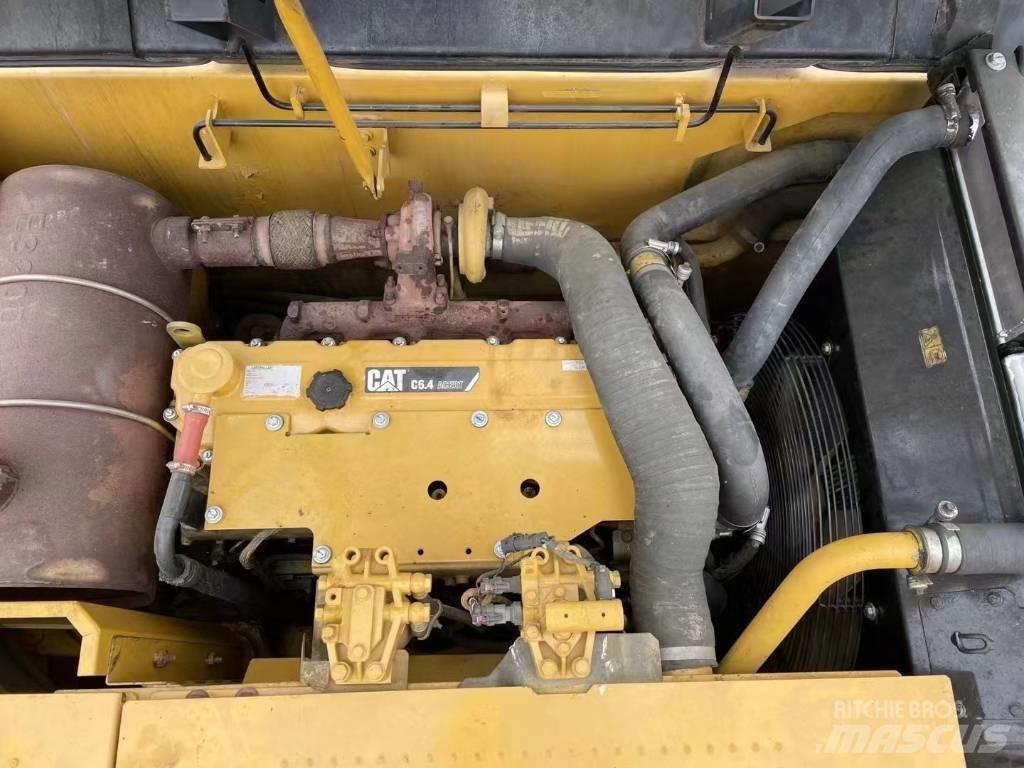 CAT 323 D L Vikšriniai ekskavatoriai