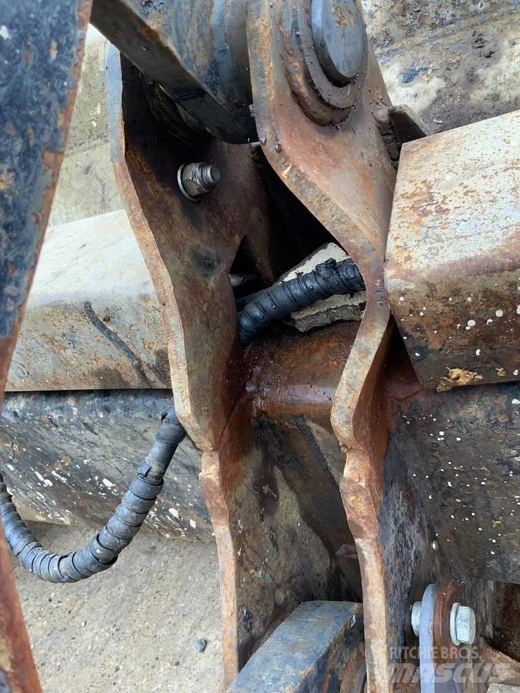 JCB 437 HT Naudoti ratiniai krautuvai