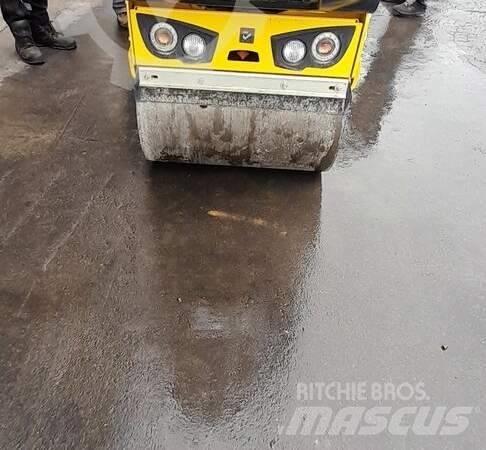 Bomag BW 80 AD-5 Porinių būgnų volai