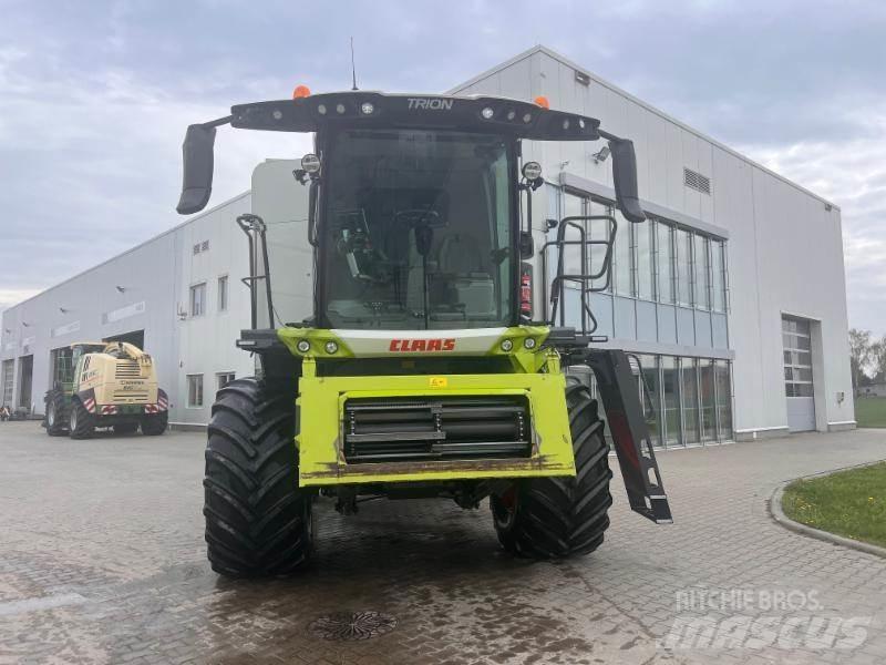 CLAAS TRION 520 Derliaus nuėmimo kombainai