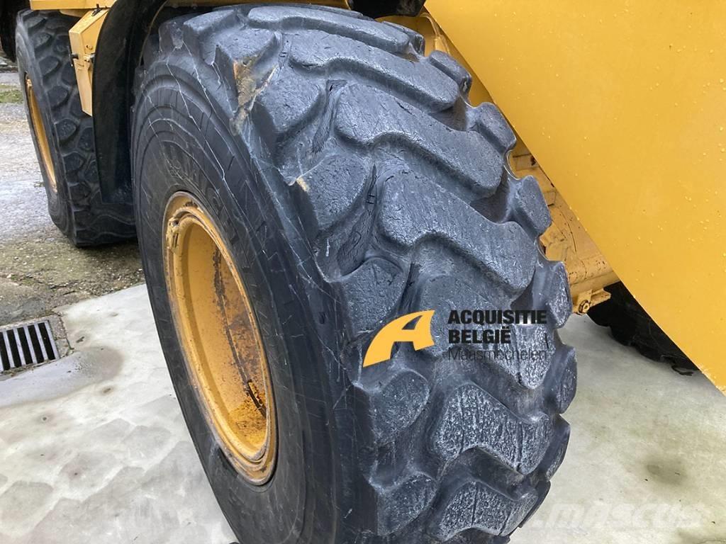 CAT 930M Naudoti ratiniai krautuvai