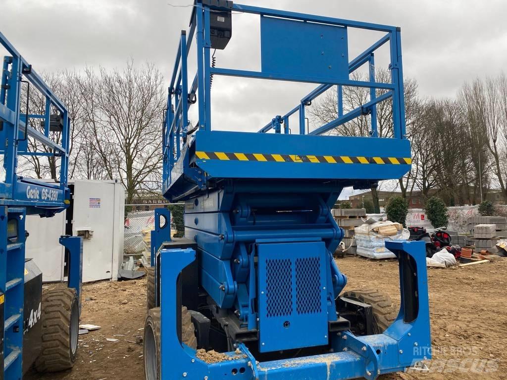 Genie GS 4390 RT Žirkliniai keltuvai