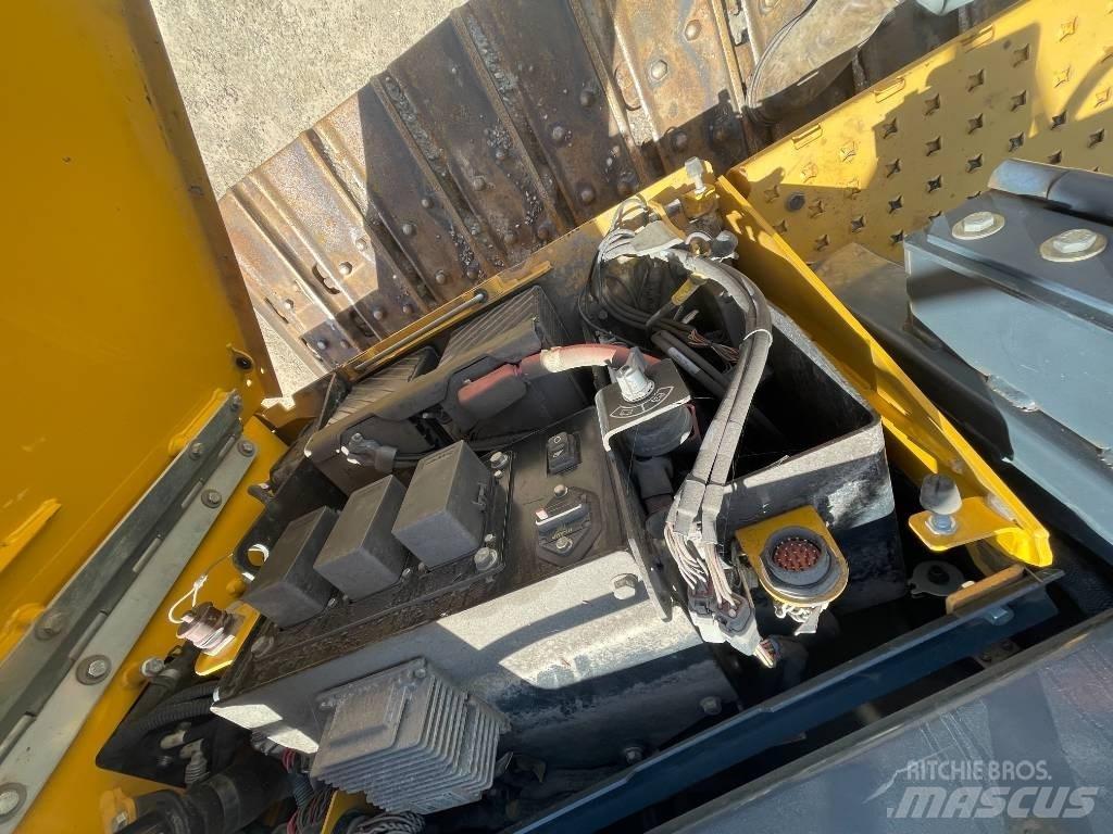 DEERE 700K Vikšriniai buldozeriai