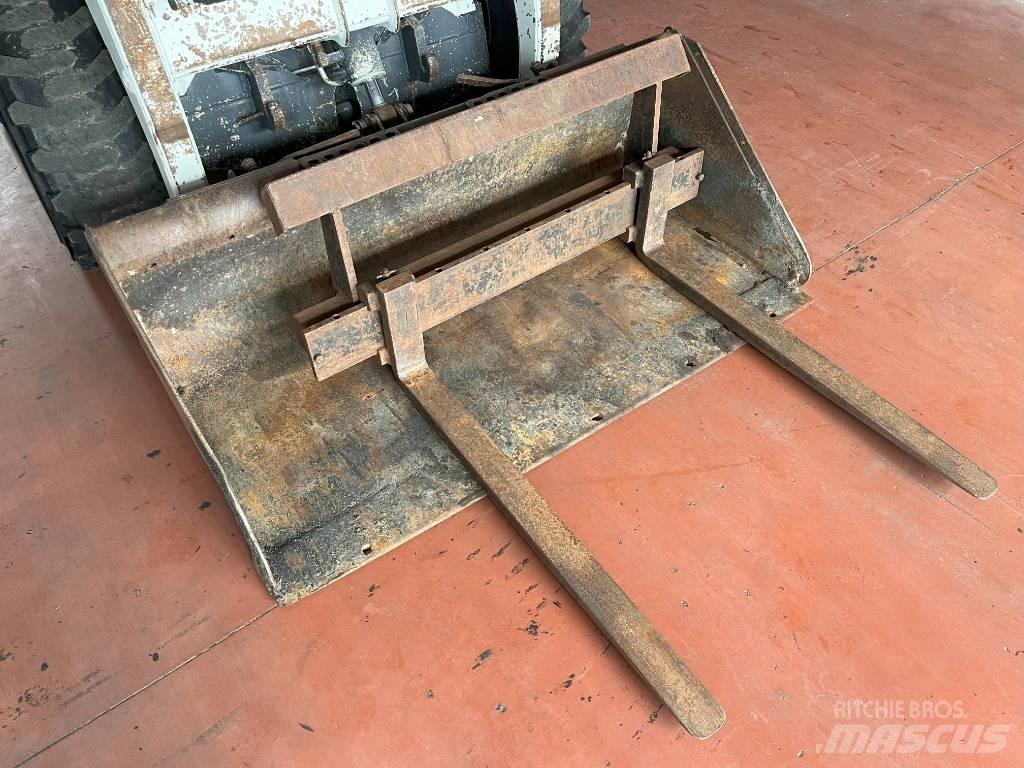 Bobcat 853 Krautuvai su šoniniu pasukimu