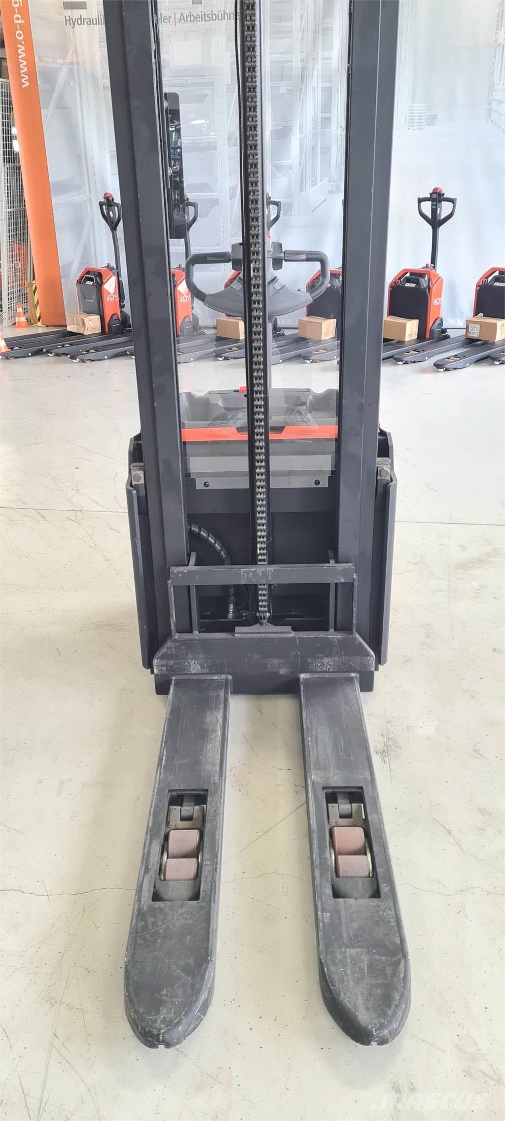 Toyota SWE120L Rankiniai vėžimėliai