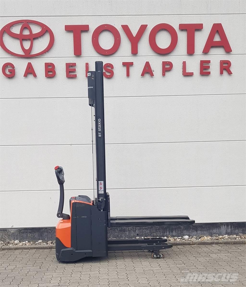 Toyota SWE120L Rankiniai vėžimėliai