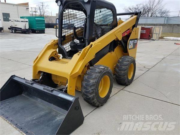 CAT 272 D Krautuvai su šoniniu pasukimu