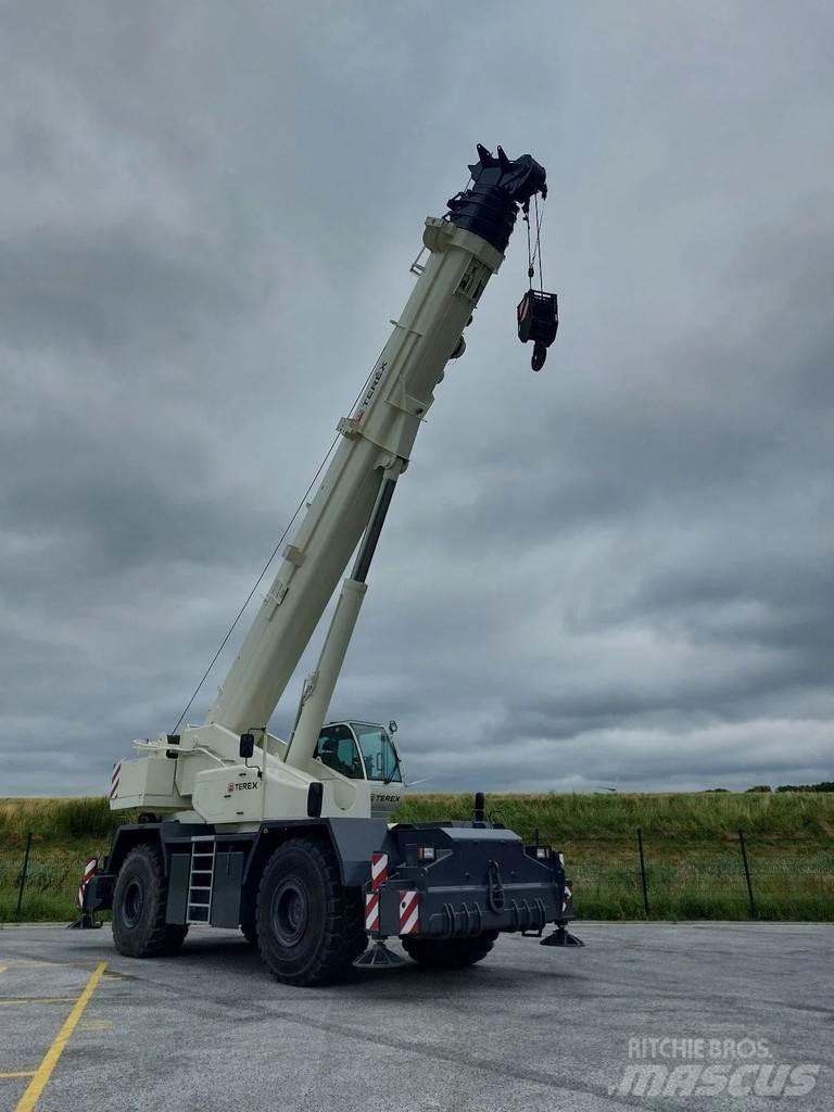 Terex RT100 Neapdoroto reljefo kranai