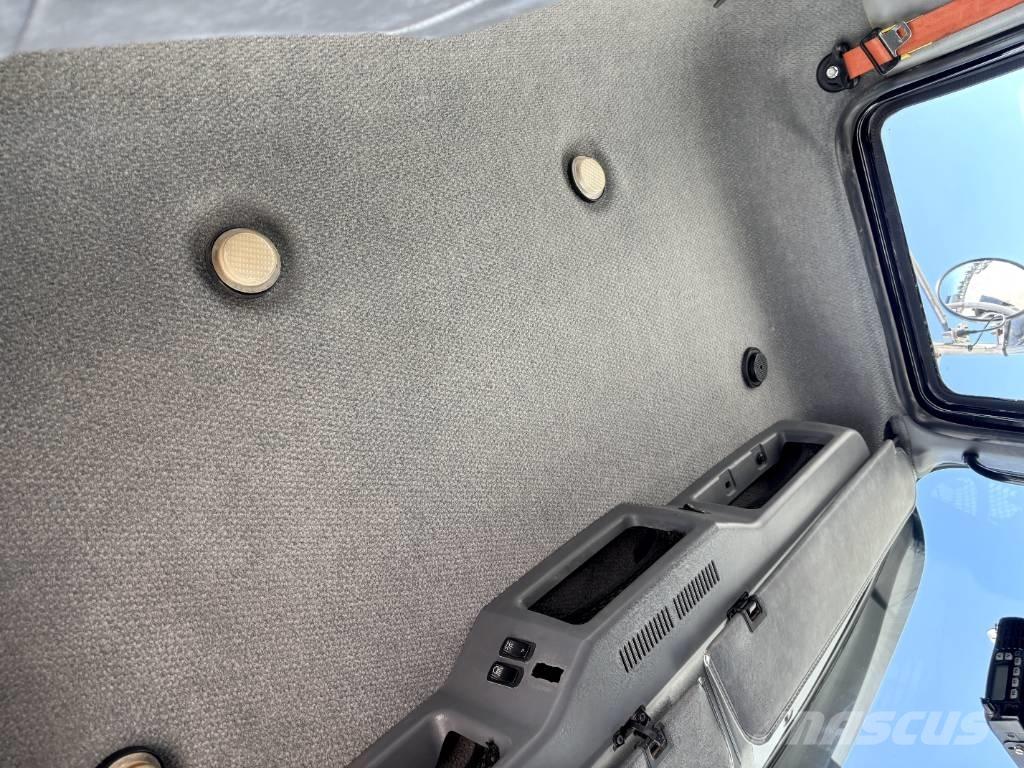 Mack CHU 613 Pagalbos kelyje automobiliai