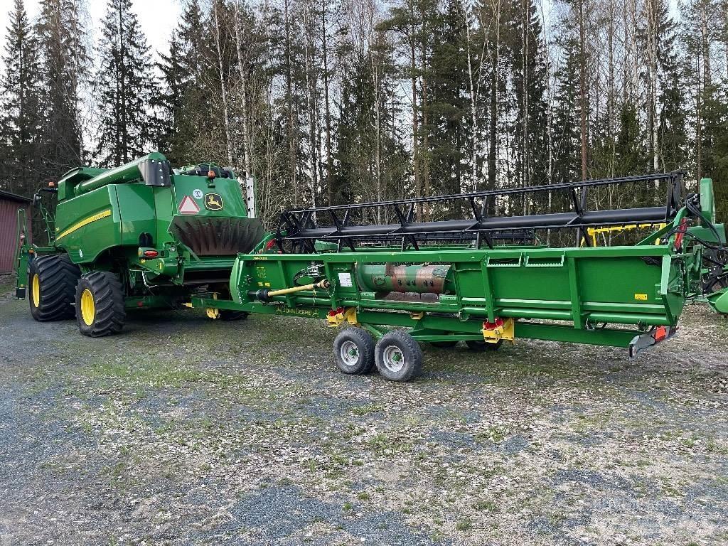 John Deere T 560 i Derliaus nuėmimo kombainai