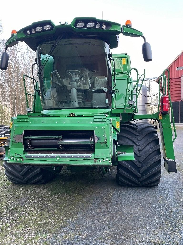 John Deere T 560 i Derliaus nuėmimo kombainai