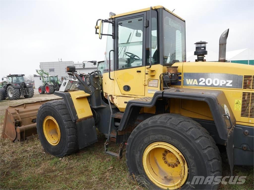 Komatsu WA 200 PZ Naudoti ratiniai krautuvai