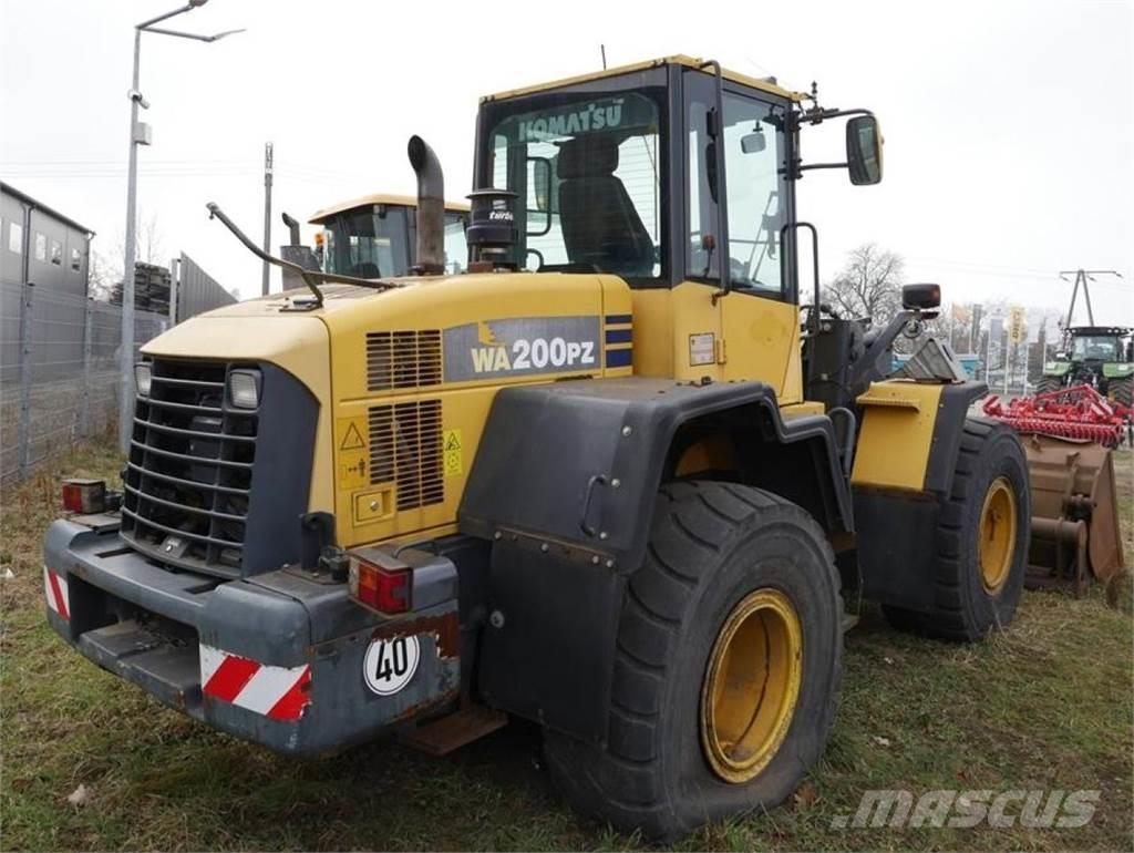 Komatsu WA 200 PZ Naudoti ratiniai krautuvai