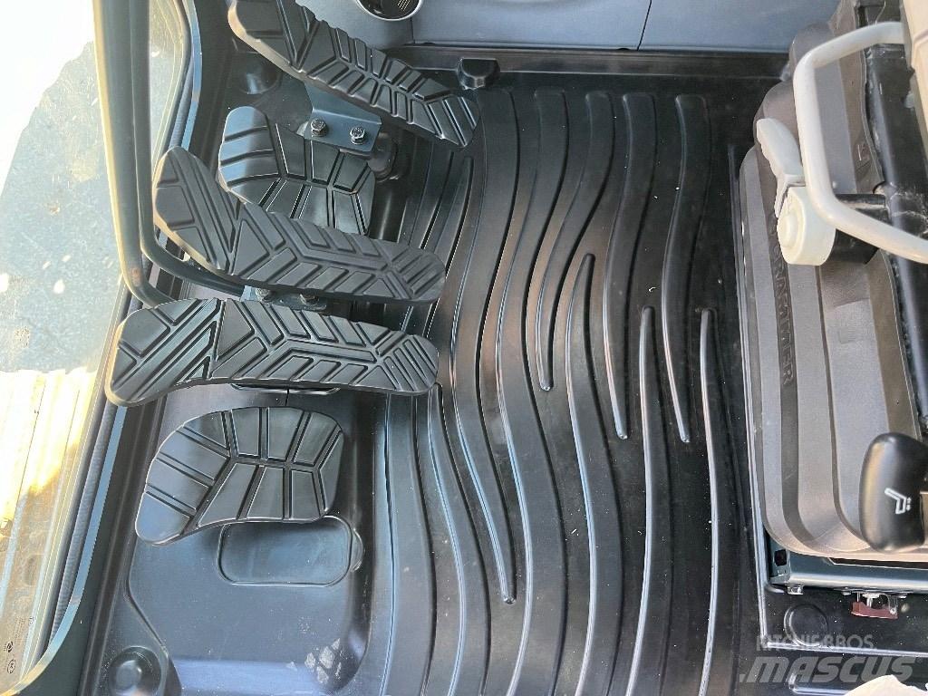 Hyundai HX140L Vikšriniai ekskavatoriai