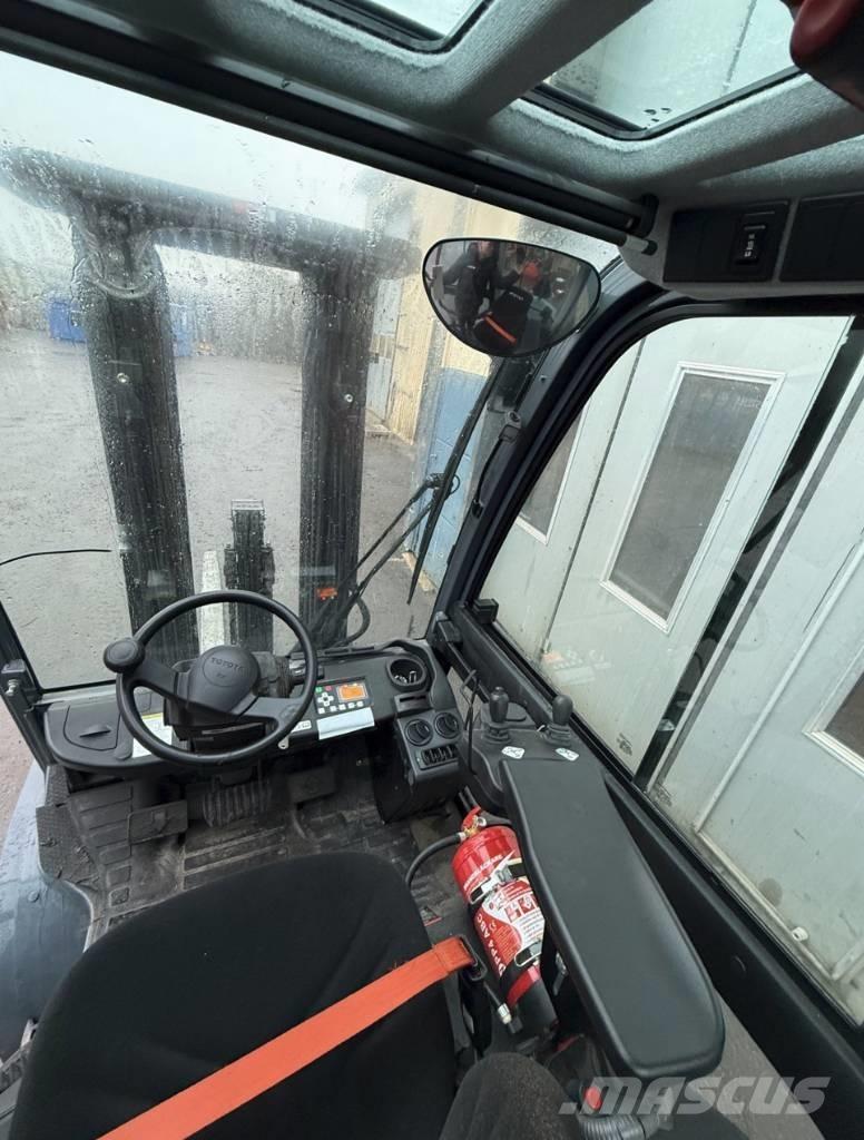 Toyota truck 8FD30F Dyzeliniai krautuvai