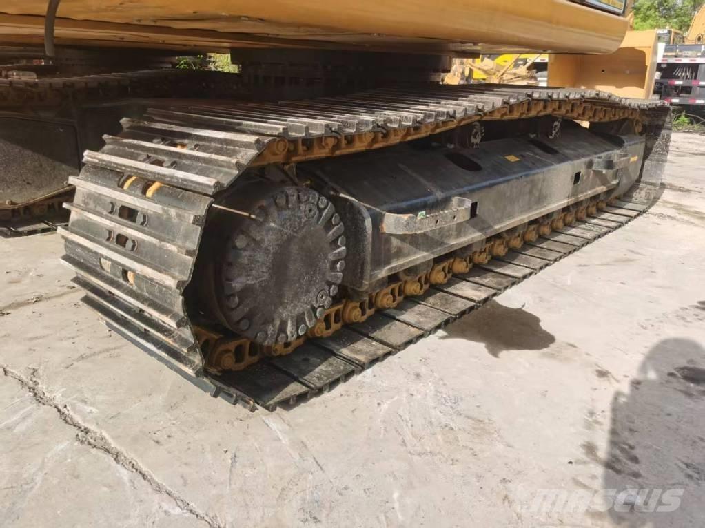 CAT 320D2 Vikšriniai ekskavatoriai