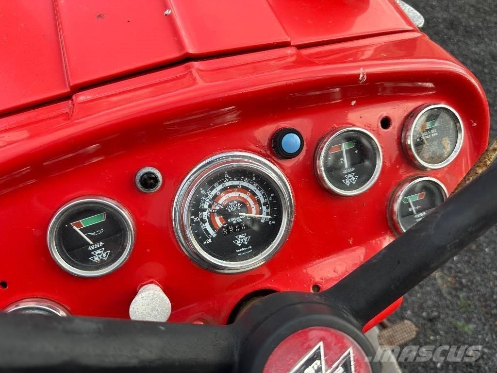 Massey Ferguson 152 Traktoriai