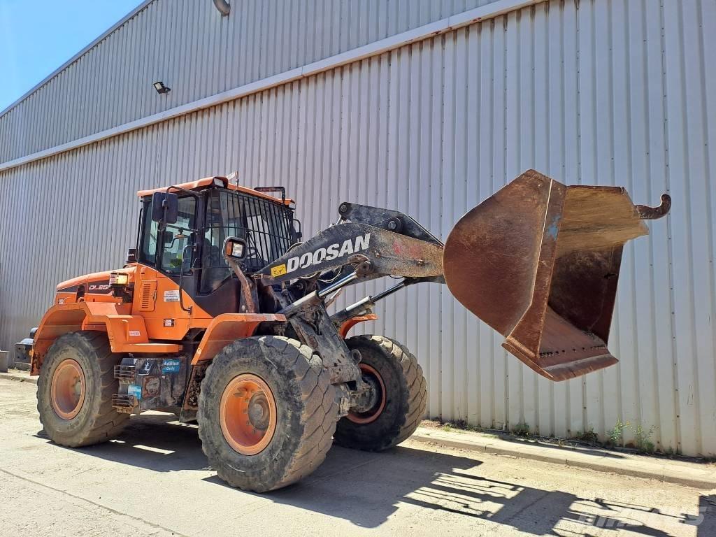 Doosan DL 250 Naudoti ratiniai krautuvai