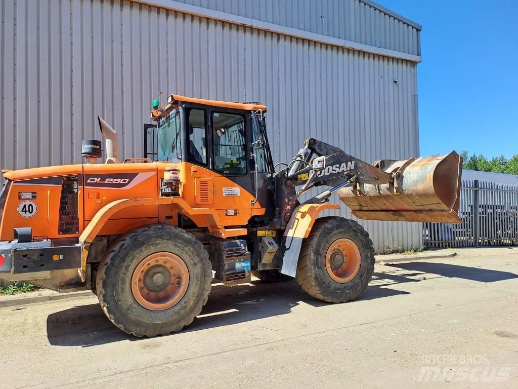 Doosan DL 250 Naudoti ratiniai krautuvai