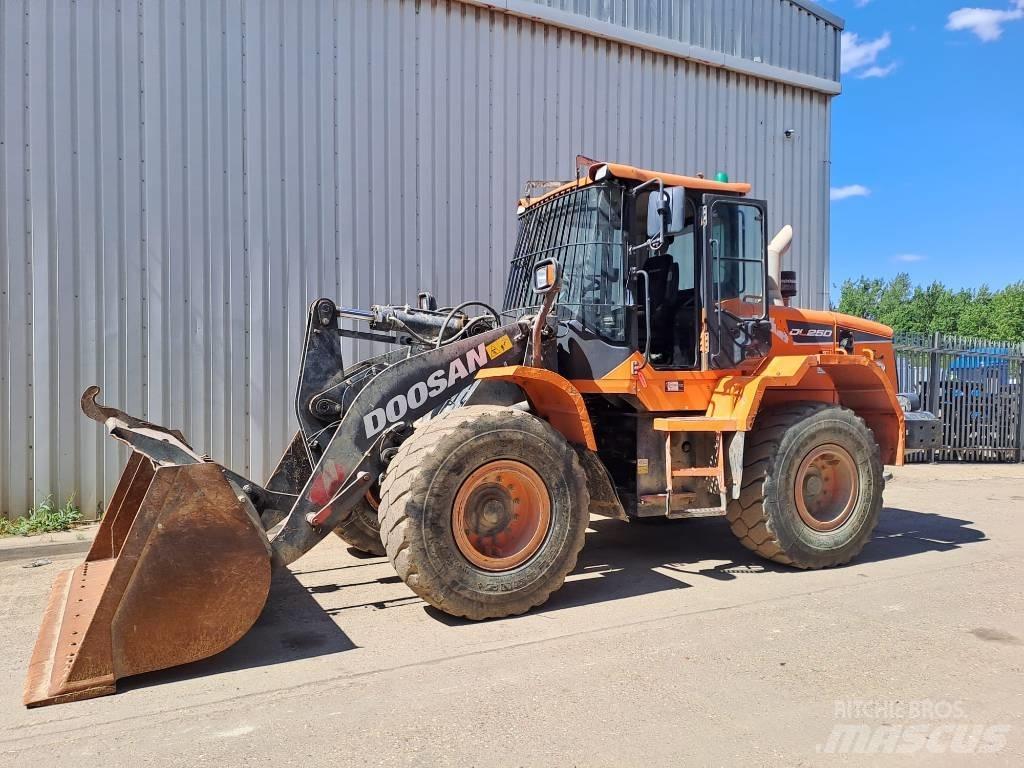 Doosan DL 250 Naudoti ratiniai krautuvai
