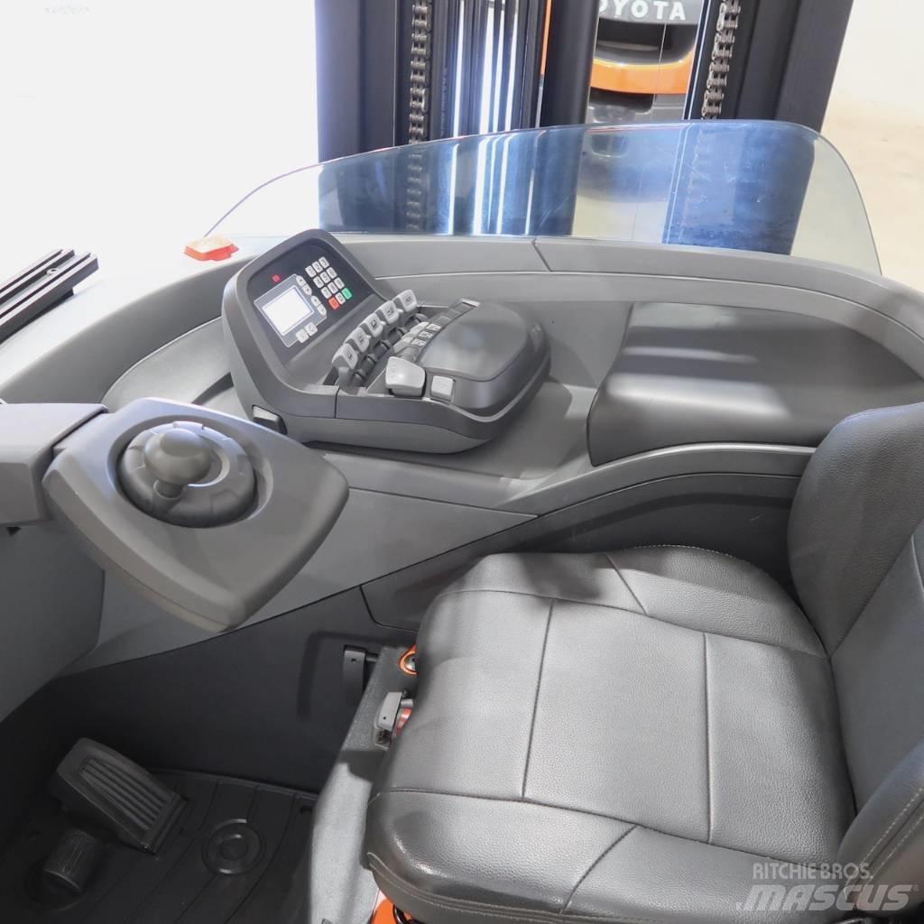 Toyota RRE200HC Šakiniai krautuvai su prailgintu keltuvu