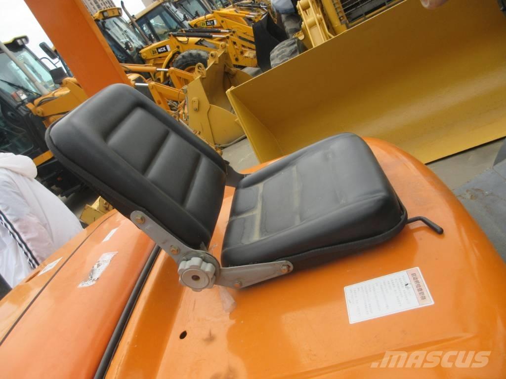 TCM FD 30 Dyzeliniai krautuvai