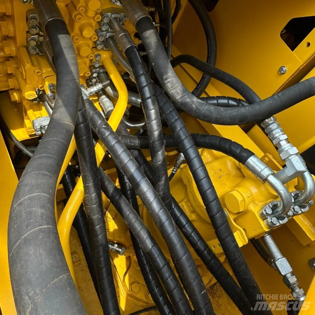 Komatsu 220-8 Vikšriniai ekskavatoriai
