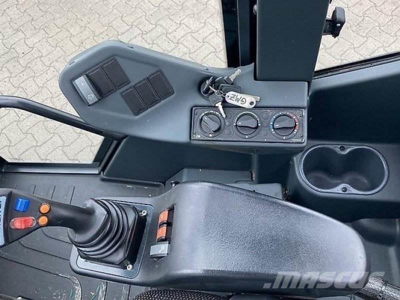 Schäffer 6680T Teleskopiniai krautuvai